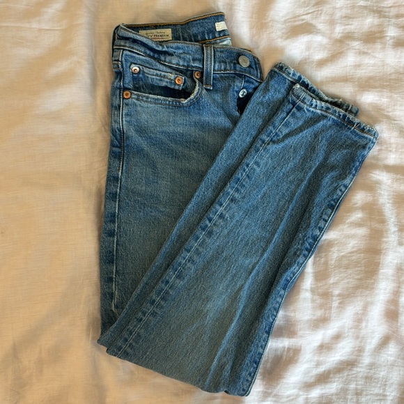 Levi's Wedgie Ankle Fit Jeans - Picture 1 of 5